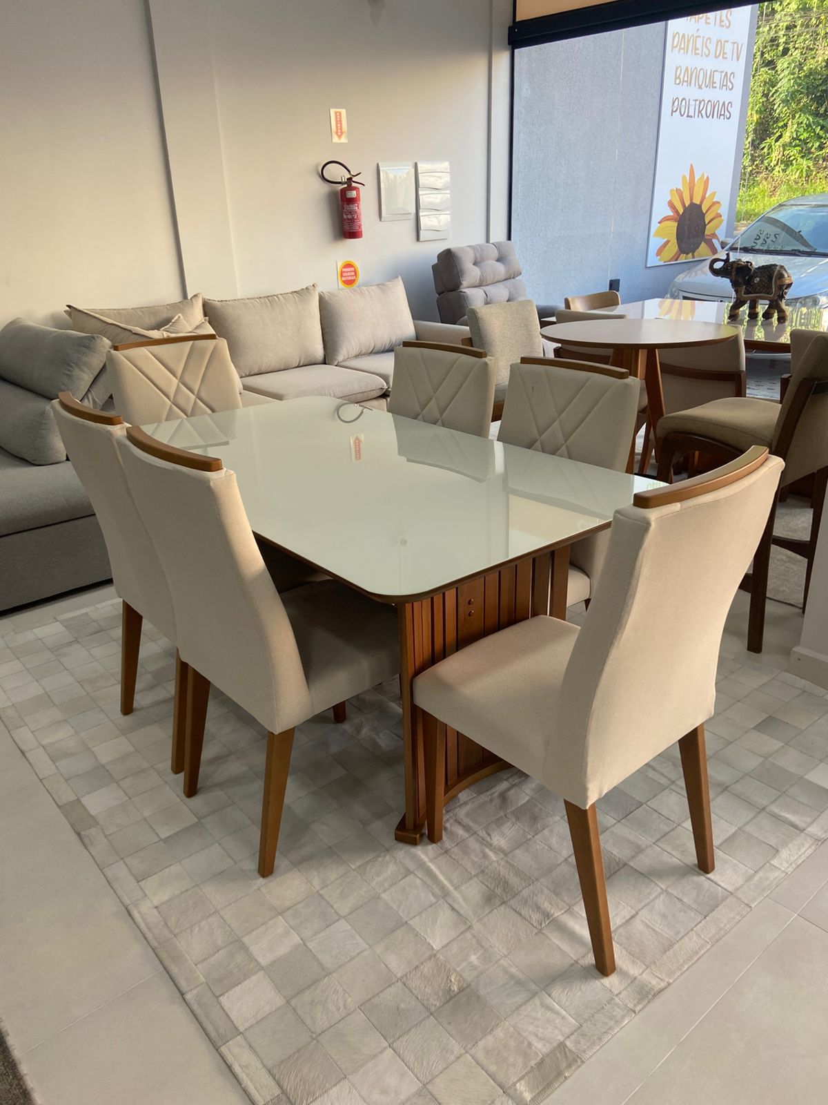 Mesa de jantar Pisa com 6 cadeiras, da Girassol Sofás